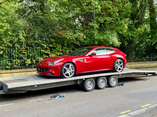 transport d'une voiture sur remorque