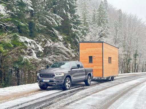 Transport de Tiny House sous la neige